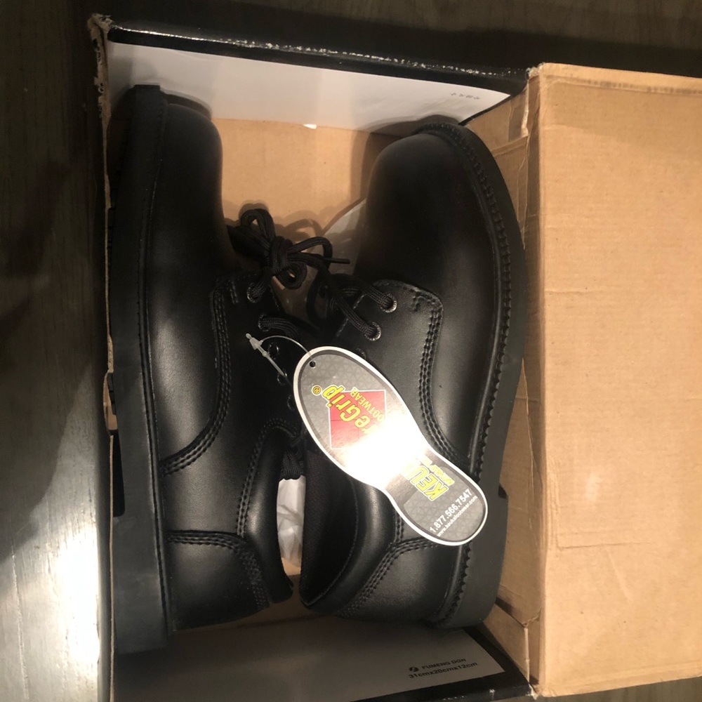 Anti slip woman’s work shoes